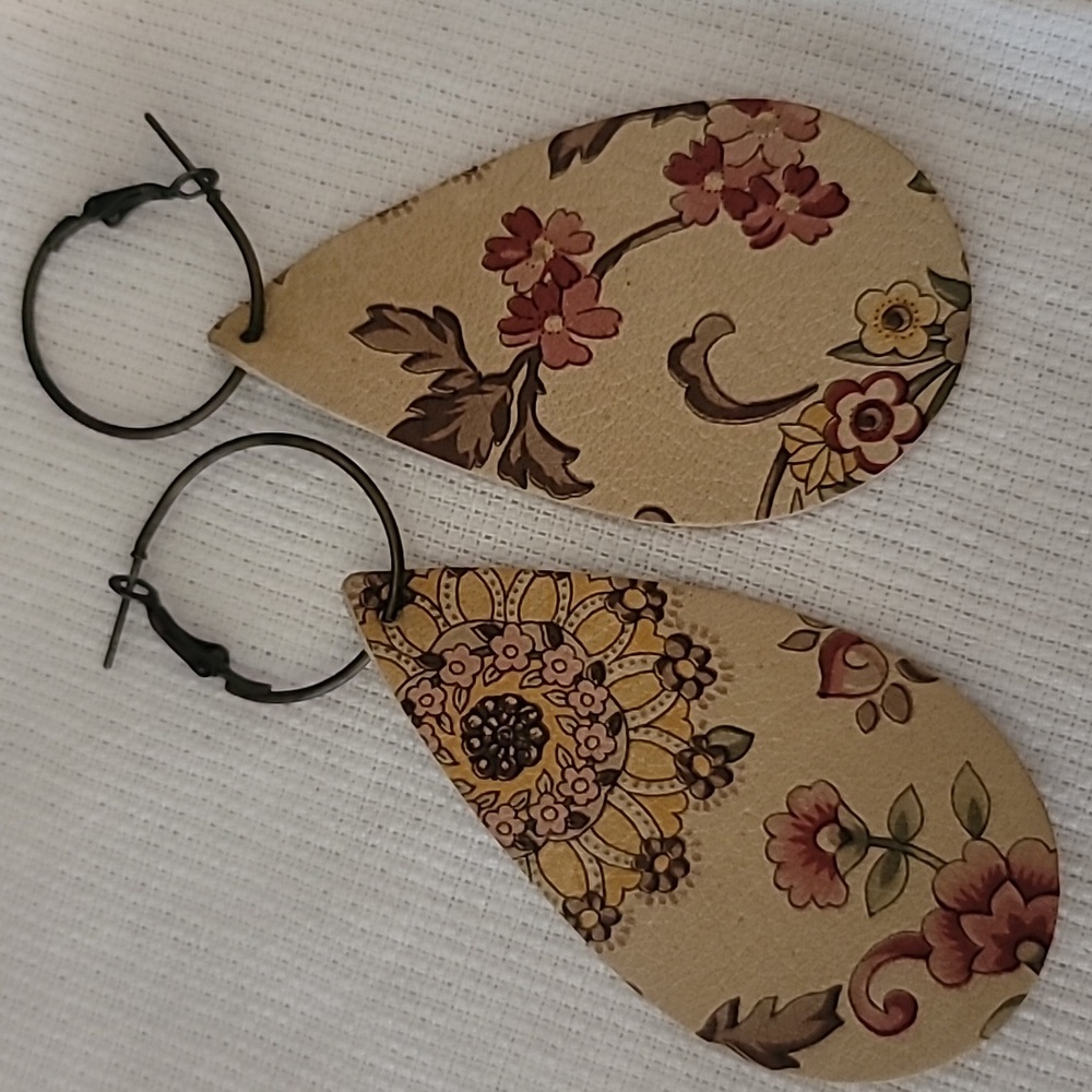 Lightweight earrings